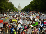 Минюст США нацелился получить данные о протестующих против Трампа